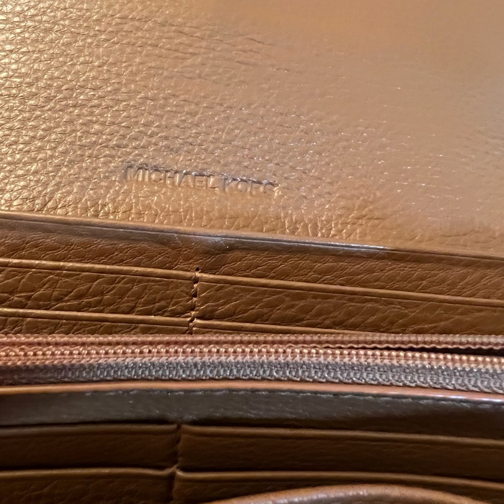 Michael Kors - Soft Leather Wallet - Rich Camel/Acorn (with Gold Hardware) - Picture 4 of 5